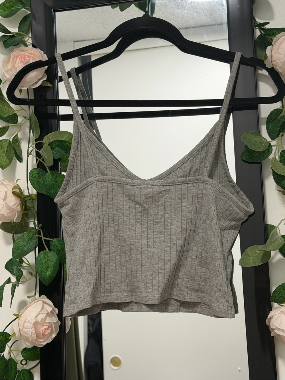H&M Ribbed V-Neck Cropped Tank Top - Gray - Picture 3 of 3